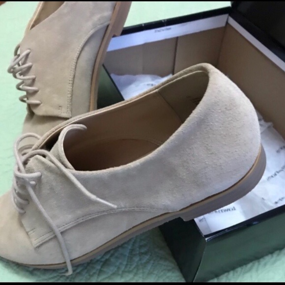 TOWN SHOES - Picture 1 of 1